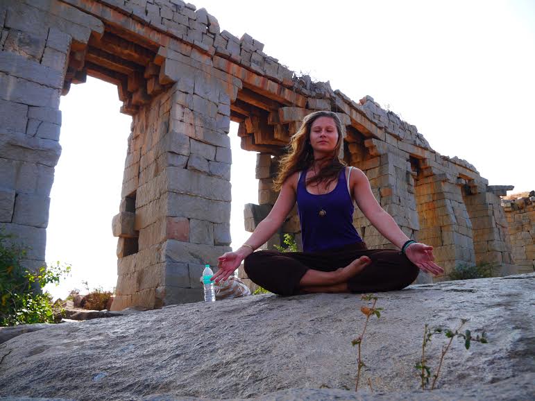 Practice Yoga: 12 Benefits of Practicing While Traveling